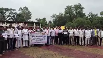 बैतूल नगर: बैतूल में आदिवासी कांग्रेसियों का प्रदर्शन, जीतू पटवारी पर FIR के विरोध में राज्यपाल को सौंपा ज्ञापन