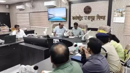 भिंड: कलेक्ट्रेट सभाकक्ष में जिला स्तरीय संयुक्त परामर्शदात्री समिति की बैठक संपन्न हुई