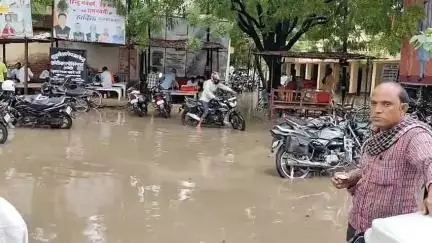 अमेठी: बारिश ने खोली नगर पंचायत अमेठी की पोल, सरकारी दफ्तर बने तालाब #jansamasya