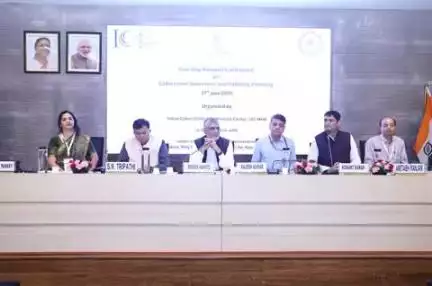 IIPA, नई दिल्ली में आयोजित Cyber Awareness Conference की कुछ झलकियाँ — जहाँ बैंकिंग, फिनटेक, सोशल मीडिया और शैक्षणिक जगत की प्रमुख हस्तियाँ एक साथ आईं साइबर-रेज़िलिएंट इंडिया के निर्माण के लिए।
