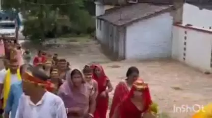 कल्याणपुर: वासुदेवपुर के काली मंदिर में प्रतिमा प्राण प्रतिष्ठा के लिए निकली कलश यात्रा