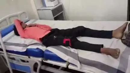 बांधवगढ़: ग्राम अंचला में आम के पेड़ से गिरकर 12 वर्षीय बालक हुआ घायल, जिला अस्पताल में भर्ती