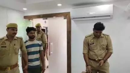 मंझनपुर: 8 चोरी की बाइकें व अवैध असलहे के साथ मंझनपुर पुलिस ने 3 बदमाशों को किया गिरफ्तार