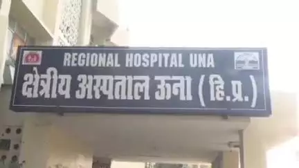 ऊना: ISBT ऊना के समीप एचआरटीसी बस से टकराई कार, चालक जख्मी; पीजीआई रेफर