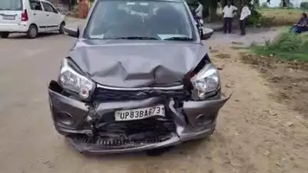 बाह: बटेश्वर खाद तिराहे पर दो कारों की आमने-सामने टक्कर, दो महिलाएं घायल