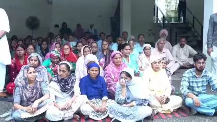 ਲੁਧਿਆਣਾ ਪੂਰਬੀ: ਫਿਰੋਜਪੁਰ ਰੋਡ ਸਥਿਤ ਸਕੂਲ ਵਿੱਚ ਦਾਖਲ ਹੋ ਕੁੱਝ ਲੋਕਾਂ ਨੇ ਕੀਤੀ ਭੰਨ-ਤੋੜ, ਪੀੜਤਾਂ ਨੇ ਪੁਲਿਸ ਕਮਿਸ਼ਨਰ ਦਫਤਰ ਦੇ ਬਾਹਰ ਲਗਾਇਆ ਧਰਨਾ
