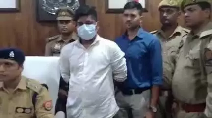 थाना दशाश्वमेध पुलिस ने चैन लूटने वाले अभियुक्त को किया गिरफ्तार, बरामद हुआ देसी तमंचा