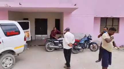 पडरौना: भठही बुजुर्ग घुर छपरा की वृद्धा का 18 दिनों बाद रामबर प्रेमराजवाहा में मिला शव, परिजनों ने की शिनाख्त