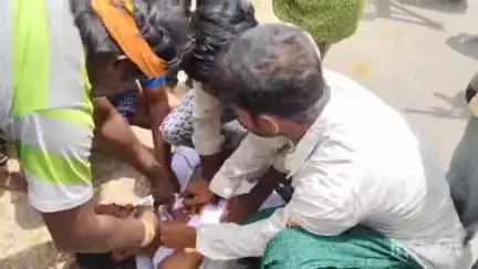 ఆలూరు: ఆలూరులో రోడ్డు ప్రమాదంలో వ్యక్తికి తీవ్ర గాయాలు
