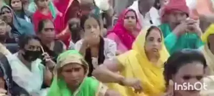 बलिया: बलिया सदर मॉडल तहसील पर आदिवासी समुदाय ने किया सांस्कृतिक प्रदर्शन, आंदोलन तेज करने की दी चेतावनी