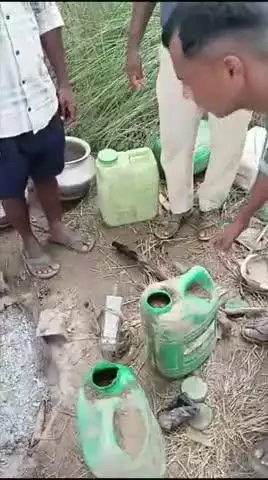 हनुमाननगर: एपीएम थाने की पुलिस ने बागमती नदी किनारे छापेमारी कर 300 लीटर अवैध शराब नष्ट की