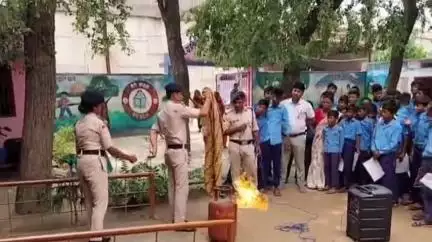 नवादा: नवादा में अग्नि सुरक्षा जागरूकता अभियान, 14 स्थानों पर मॉकड्रिल और 4 जगहों पर बैठक, लोगों को आग से बचाव के तरीके बताए गए