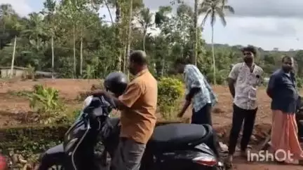 കോട്ടയം: സൗത്ത് പാമ്പാടി സെന്റ് തോമസ് സ്കൂളിന് സമീപം തെരുവുനായ ആക്രമണം, മൂന്നു പേർക്ക് പരിക്ക്
