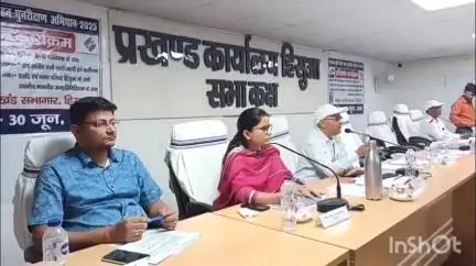 हिसुआ: हिसुआ प्रखंड कार्यालय में सोमवार को मतदाता सूची विशेष पुनरीक्षण अभियान पर हुई बैठक, जारी किए गए कई निर्देश