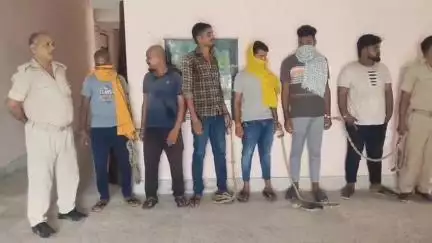 लखीसराय: उत्पाद थाना लखीसराय पुलिस ने दो जगहों से तीन शराब तस्करों और तीन शराबियों को किया गिरफ्तार