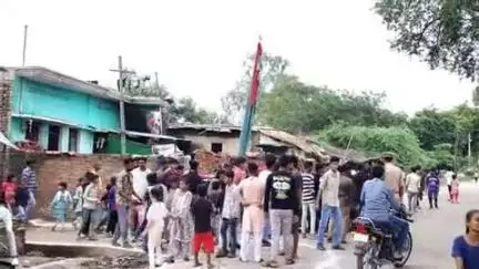 डलमऊ: डलमऊ कस्बे में अकीदत के साथ मोहर्रम की चौथी तारीख को निकाला गया अलम का जुलूस