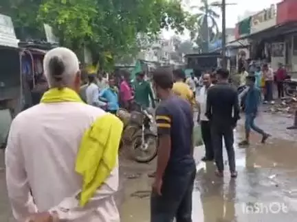 देवास नगर: जिले के पीपल्दा रोड पर पेट्रोल पंप के पास चलती बाइक में लगी आग, कर्मियों ने बुझाई, टला बड़ा हादसा