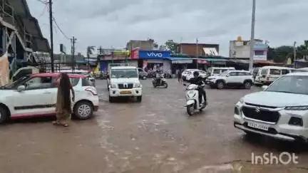 कोंडागांव: फरसगांव बस स्टैंड में SDM और SDOP के निर्देश का पालन नहीं हो रहा, लोग फिर से कर रहे वाहनों की पार्किंग, बनी है अव्यवस्था