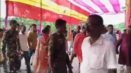 कल्याणपुर: कुशवाहा चौक स्थित मंदिर में भगवती प्राण प्रतिष्ठा कार्यक्रम में सांसद पहुंचीं