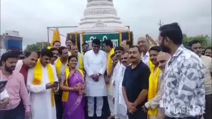 कुरावली: कुरावली नगर में जिला सहकारी बैंक अध्यक्ष अतुल प्रताप ने भरत का भारत प्रतिमा का किया लोकार्पण