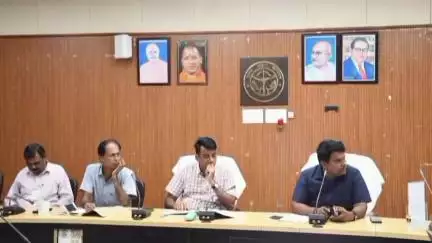 नौगढ़: विशेष संचारी रोग नियंत्रण व दस्तक अभियान के संबंध में जिलाधिकारी की अध्यक्षता में कलेक्ट्रेट सभागार में हुई बैठक