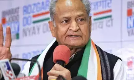 पटना पहुंचे पूर्व सीएम अशोक गहलोत ने चुनाव आयोग पर सवाल उठाए, बोले– ‘अब  जनता में विश्वास समाप्त हो रहा है’
