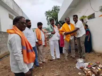 కోరుట్ల: మెట్పల్లి పట్నంలో 3, 6, 13, 24 వ వార్డులలో ఇందిరమ్మ ఇండ్లకు శంకుస్థాపన చేసిన కాంగ్రెస్ పార్టీ నాయకులు