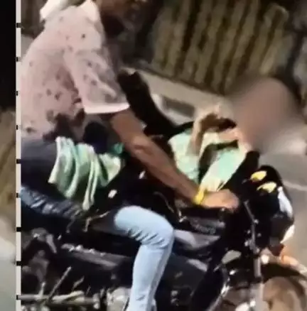 ఉత్తరప్రదేశ్‌లోని ఫిరోజాబాద్‌లోని హైవేపై రన్నింగ్‌ బైక్‌పై అభ్యంతరకర రీతిలో కనిపించిన జంట, దర్యాప్తు చేస్తున్న పోలీసులు