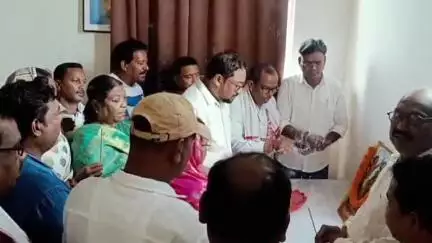 सिमडेगा: सिमडेगा जिला कार्यालय में भाजपा अनुसूचित जनजाति मोर्चा ने मनाया हुल दिवस