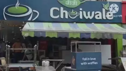 અમદાવાદ શહેર: અમદાવાદમાં ભાજપના કાર્યકરે દુકાન દેખાય તે માટે સરકારી શૌચાલય તોડી પાડ્યું