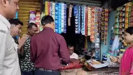 तिल्दा: तिल्दा नेवरा में तंबाखू से संबंधित सामाग्री बेचने वालों के खिलाफ की गई कार्रवाई