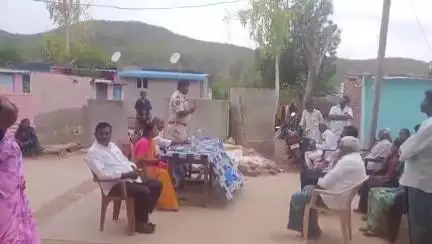 గిద్దలూరు: కొమరోలు మండలం పోసుపల్లె గ్రామంలో ప్రాథమిక హక్కులపై ప్రజలకు అవగాహన కల్పించిన అధికారులు