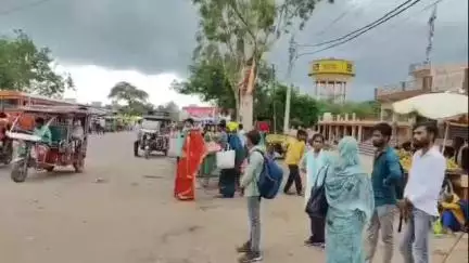 मौदहा: आजादी के 75 साल बीत जाने के बाद भी स्थायी बस स्टैंड की बाट जोह रहा मौदहा कस्बा #jansamasya