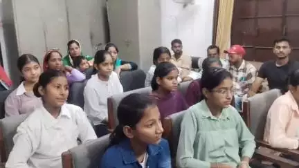इंद्री: आज 2 बजे इंद्री हलके के गांव धानोखेड़ी शेखपुर छपरियो से लड़कियां हनोरी स्कूल जाती हैं आने जाने में काफीसमस्या#jansamasya
