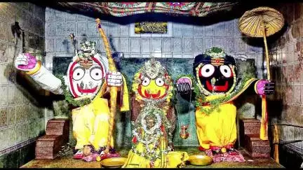 ସୋନପୁର: ଗୁଣ୍ଡିଚା ଆଡ଼ପ ମଣ୍ଡପରେ ଚତୁର୍ଦ୍ଧାମୂର୍ତ୍ତି ବାମନ ଓ ପର୍ଶୁରାମ ଅବତାର ଧାରଣ କରି ଭକ୍ତବୃନ୍ଦଙ୍କୁ ଦର୍ଶନ ଦେଉଛନ୍ତି