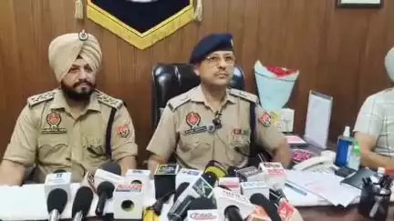 ਬਰਨਾਲਾ: ਗੱਡੀਆਂ ਵੇਚ ਕੇ ਠੱਗੀ ਕਰਨ ਵਾਲੇ ਇੱਕ 6 ਮੁਲਜ਼ਮ ਕੀਤੇ  , 8 ਕਾਰਾਂ ਕੀਤੀਆਂ ਬਰਾਮਦ- ਐਸਪੀ