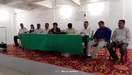 पुपरी: पुपरी के सम्राट अशोक भवन में मतदाता पुनरीक्षण अभियान को लेकर हुई बैठक