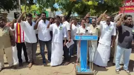 இராமேஸ்வரம்: அரசு மருத்துவமனையில் காலி பணியிடங்களை நிரப்பு வலியுறுத்தி நாம் தமிழர் கட்சி சார்பில் பேருந்து நிலையம் எதிரே கண்டன ஆர்ப்பாட்டம்