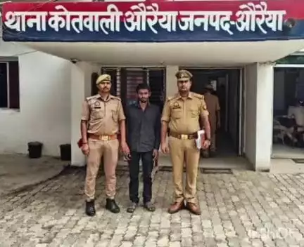 औरैया: महिला को सोशल मीडिया पर चोरी के मोबाइल व सिम से बदनाम कर ब्लैकमेल कर रहा था युवक, महिला आत्महत्या के लिए हुई मजबूर