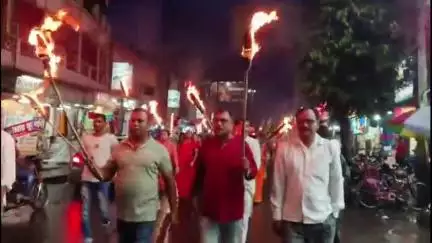 কৃষ্ণনগর ১: কসবা সহ সারা রাজ্য জুড়েতৃণমূলের অপশাসনের বিরুদ্ধে কৃষ্ণনগরে নদীয়া উত্তর বিজেপির পক্ষ থেকে প্রতিবাদ মশাল মিছিল
