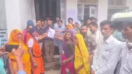 निवाड़ी: पाल समुदाय के लोगों ने अपनी मांगों को लेकर किया प्रदर्शन, पृथ्वीपुर SDM को सौंपा ज्ञापन