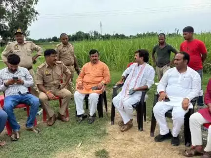 बस्ती: भरोहिया जोत गांव पहुंचे भाजपा जिला अध्यक्ष ने डॉ. अम्बेडकर की प्रतिमा क्षतिग्रस्त होने के मामले में की कार्रवाई की मांग