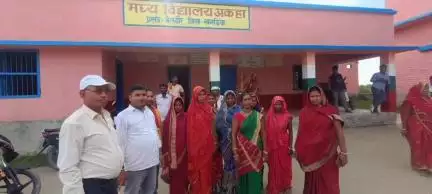 बेलदौर: अकहा मिडिल स्कूल में लॉटरी से निर्वाचित हुईं स्कूल शिक्षा समिति की सचिव
