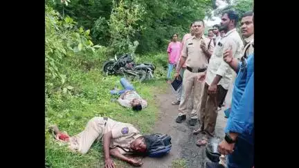 వైరా: ఖమ్మం జిల్లా ఏన్కూరు మండలం ఇమామ్ నగర్ వద్ద టాటా ఏసీ టూవీలర్ ఢీకొని ఇద్దరు మృతి