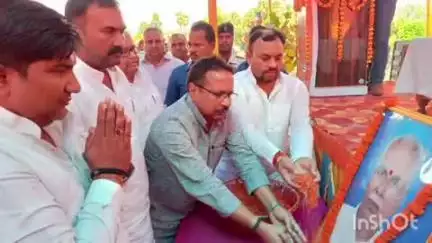करपी: रामपुर चाय में जेपी सेनानी अंशुमान शर्मा की 6वीं पुण्यतिथि पर सूचना एवं प्रौद्योगिकी मंत्री मंटू पटेल ने दी श्रद्धांजलि