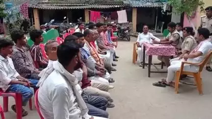 अरेराज: मोहर्रम पर्व को लेकर अरेराज थाने में डीएसपी के नेतृत्व में शांति समिति की बैठक हुई