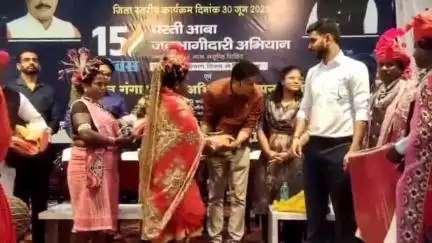 परसवाड़ा: बालाघाट में बैगा जनजाति के नृतक दलों को सांसद, विधायक और कलेक्टर ने दिए वाद्य यंत्र