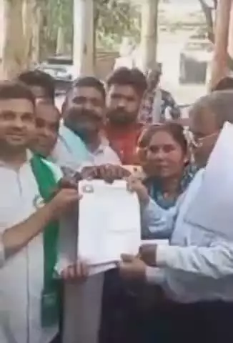 नवाबगंज: इटावा कांड के विरोध में गन्ना संस्थान में यादव समाज ने किया जोरदार प्रदर्शन, राष्ट्रपति को सौंपा ज्ञापन