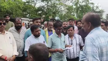 शाहनगर: शाहनगर:महिंगवां सरकार में मूर्ति तोड़ने और सोशल मीडिया पर टिप्पणी को लेकर हुआ बवाल,क्षत्रिय समाज ने दिया ज्ञापन