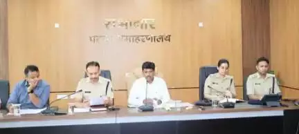ज़िलाधिकारी, पटना एवं वरीय पुलिस अधीक्षक, पटना द्वारा क्षेत्रीय पदाधिकारियों के साथ मुहर्रम के अवसर पर विधि-व्यवस्था संधारण हेतु तैयारियों की समीक्षा की गयी।